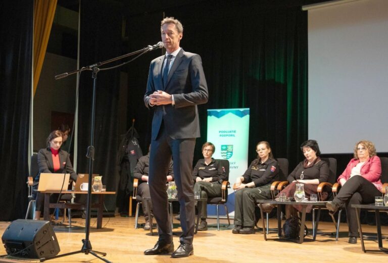 Kraj zvolal mimoriadnu poradu v téme bezpečnosti na školách