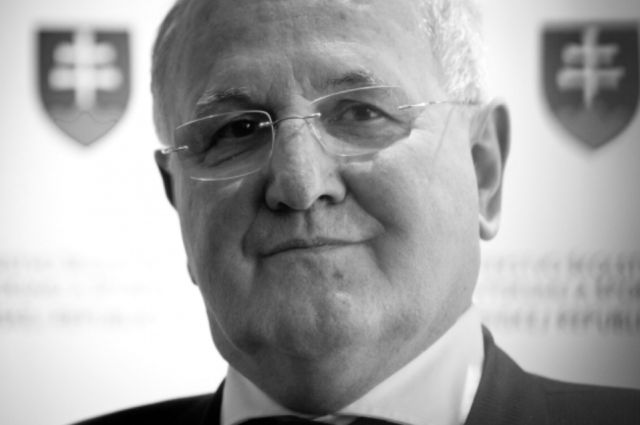 Vo veku 78 rokov zomrel bývalý minister školstva Dušan Čaplovič Vo veku 78 rokov zomrel bývalý minister školstva Dušan Čaplovič