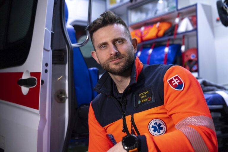 Lekár záchrannej služby MUDr. Michal Pečík: Doktor z urgentu adrenalín nepotrebuje Tiesňová linka