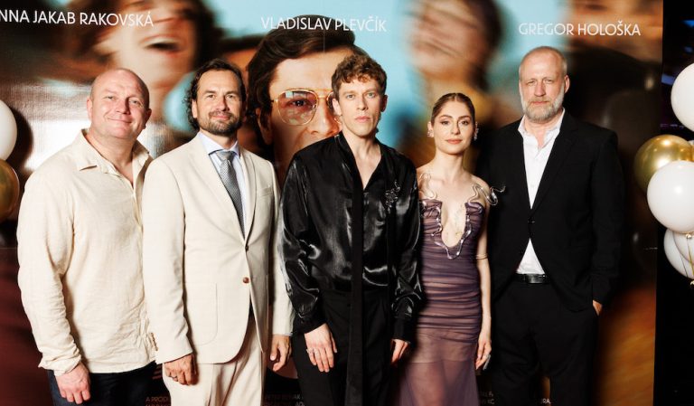 Premiéra filmu Duchoň: Červený koberec, aký sa na Slovensku len tak nevidí Premiéra filmu Duchoň: Červený koberec, aký sa na Slovensku len tak nevidí