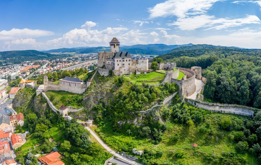 Trenčiansky samosprávny kraj pozýva na Deň otvorených dverí. Čakajú koncerty, móda, história aj atrakcie pre deti
