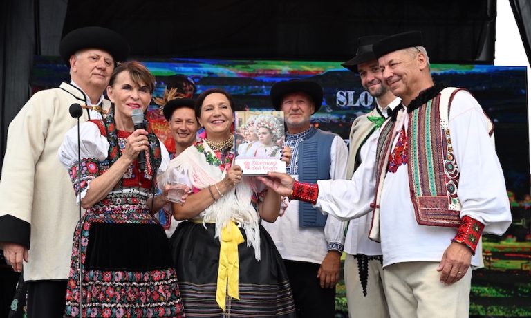 Slovenský deň kroja uviedol do života jedinečnú knihu