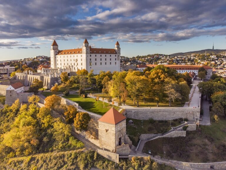 Zažite skutočnú dovolenku v bratislavskom regióne. Naplánujte si predĺžený víkend v Bratislave či Malých Karpatoch