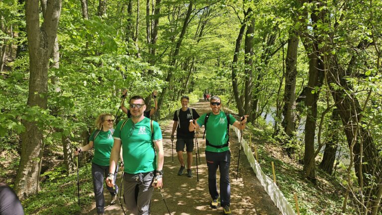 Nordic walking, ktorý lieči dušu? Projekt Walk and Talk mení životy mladých žien!