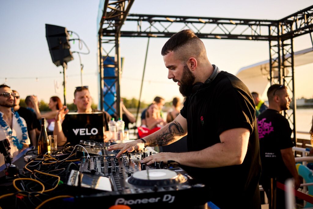 VELO