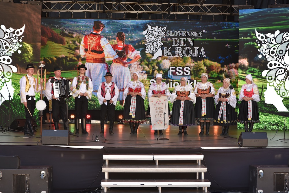 Jedno námestie, desiatky súborov a celé Slovensko v kroji (+FOTOGALÉRIA)