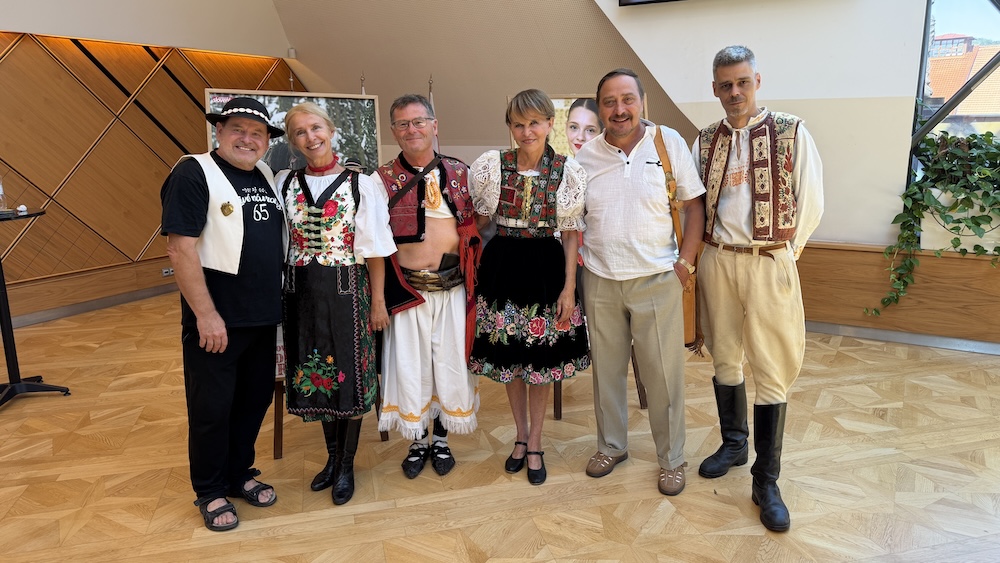 Odkaz predkov v srdci Bystrice: Slovenský deň kroja spája generácie a oslavuje krásu práce