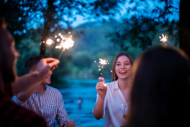 Sobota večer a nikam sa mi nechce. Prečo nás zrazu viac láka posteľ než plný podnik? party