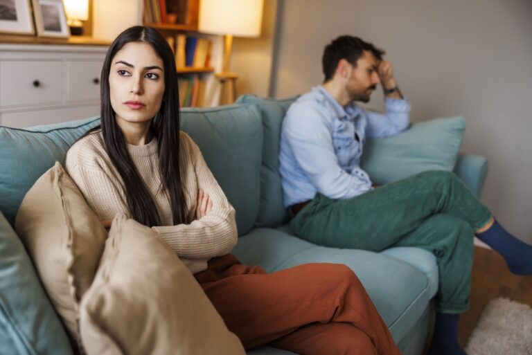 Najhoršie rozhodnutia robíme v nedeľu večer. Ak vám dnes napadne TOTO, počkajte do pondelka couple break up