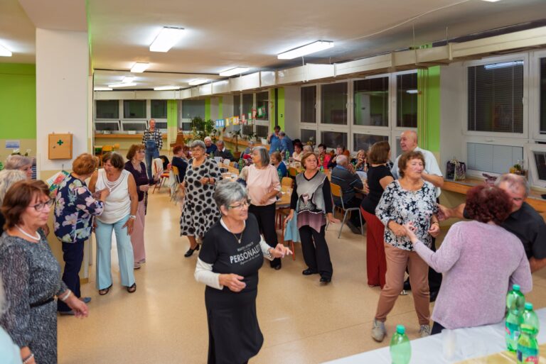 Radvanský večer seniorov oslávil 12. ročník. Priniesol radosť, hudbu aj vzácne stretnutia